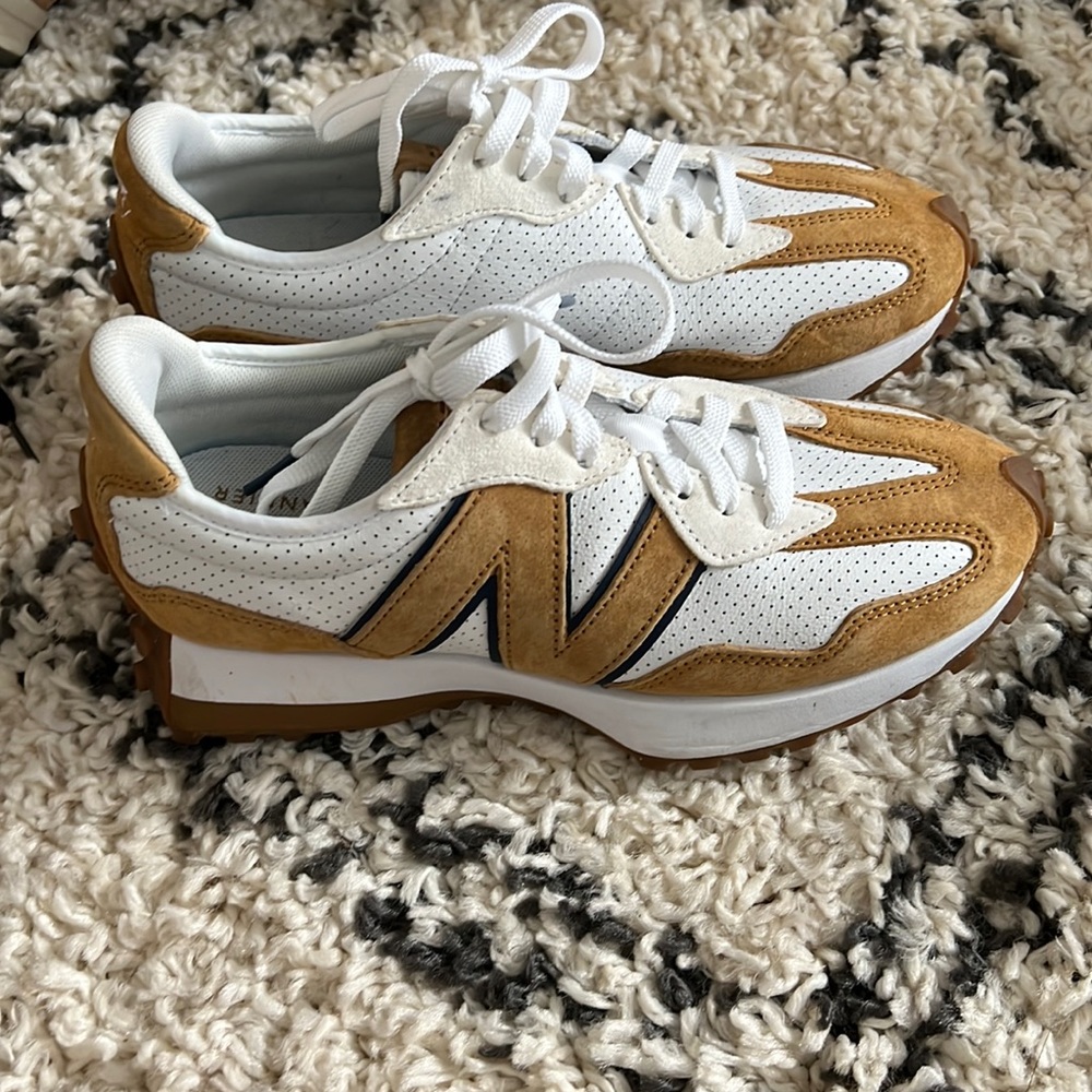 New Balance 327 sneakers